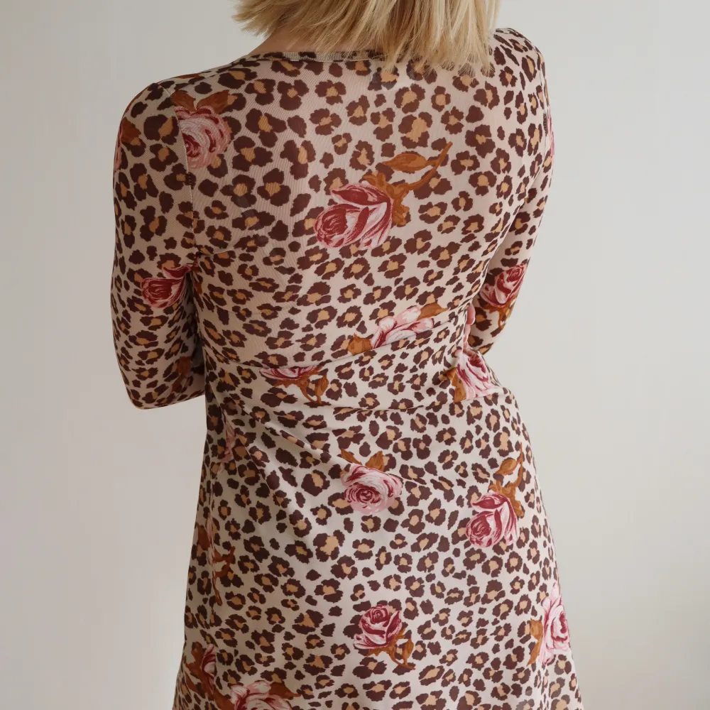 Very good condition, no stains or holes. Morgan brand. Polyester material. Fits like S, would also fit M. . Mekot.