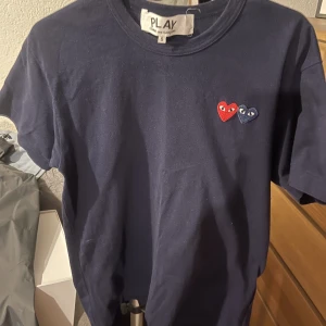 Cdg - Cdg t-shirt Sick 7,5/10 Vid frågor är det bara att höra av sig 
