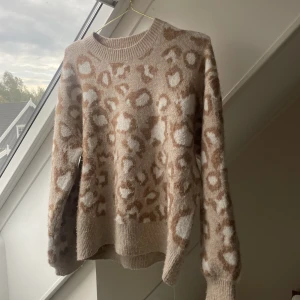 Stickad tröja - Jättefin tröja från mango, kommer inte till användning tyvärr. Nypris 399kr