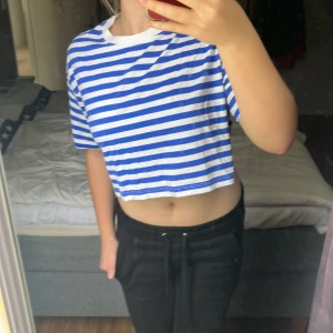 Randig tröja  - Tar plats i garderoben och använd fåtal gånger St: S