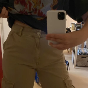 PULL&BEAR cargobyxor - Knappt använda, säljer då jag redan har ett liknande par :)