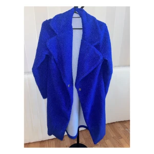 Kappa  - Använt den bara en gång.  Typ: Teddy  Fabrik: icke stretchig Material: bomullflanell, 100% polyester.  Ficka: nej