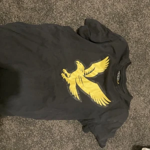 Lyle and scott - Bra skick skriv om du har frågor Köparen står för frakt