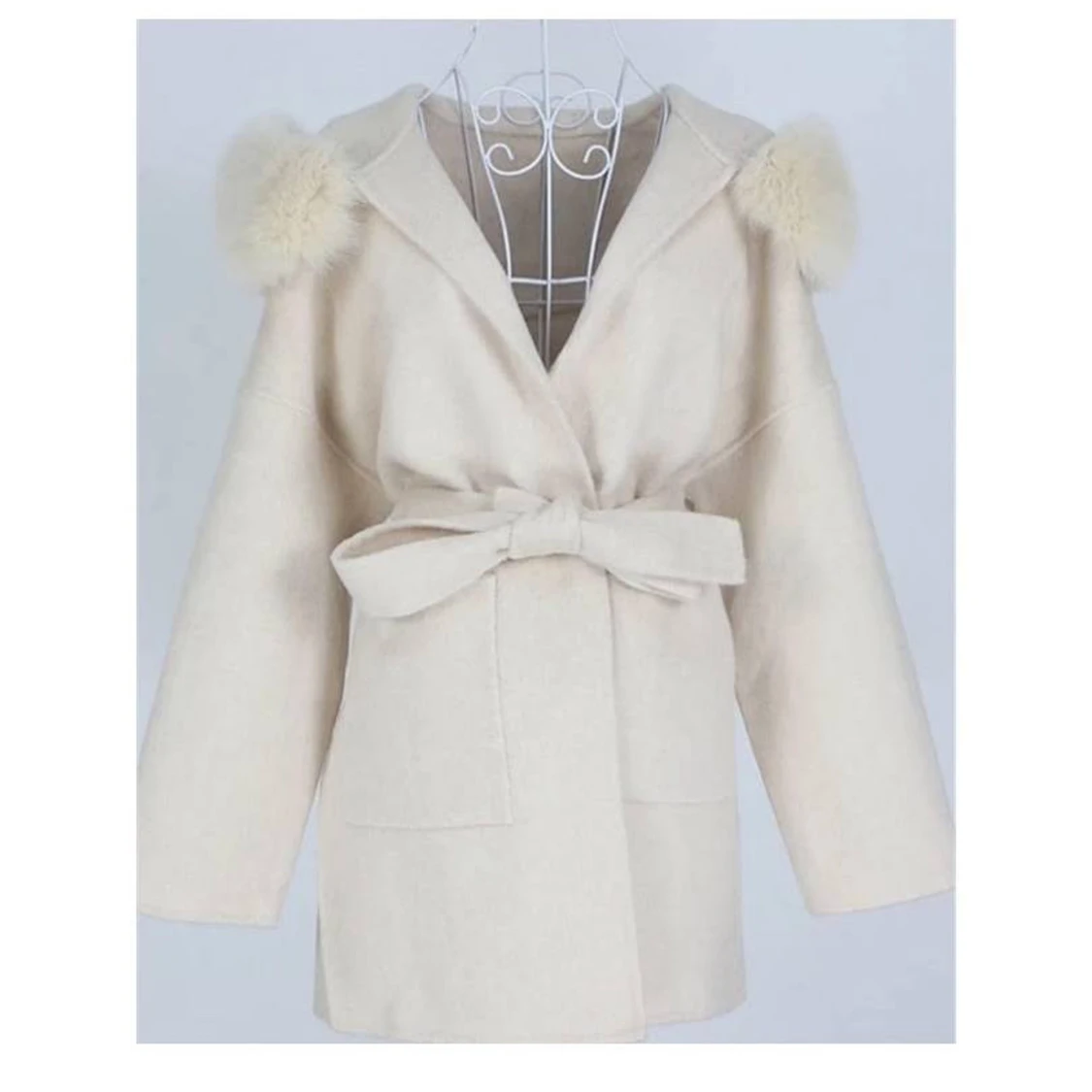 beige kappa med äkta päls