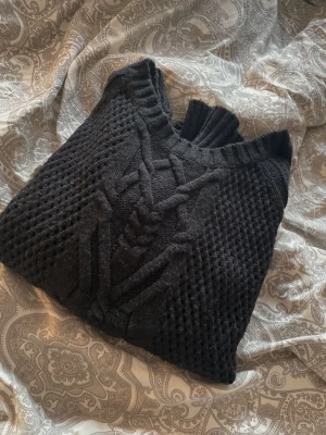 stickad tröja🖤 - Storlek S