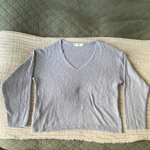 Tröja - Använd fåtal gånger men i mycket bra skick. Virkat material