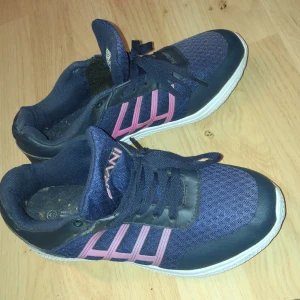 Skor storlek 41 - Joggingskor i storlek 41  350kr + frakt 