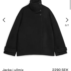 Arket jacka! - Säljer denna, köpt förra året men fint skick! Säljer för 1000
