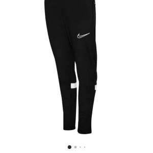 Nike Dri-Fit träningsbyxor - Helt nya träningsbyxor som jag säljer. Fräscha och fina