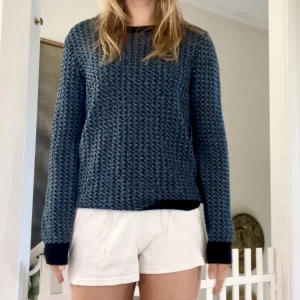 Stickad tröja - Använd fåtal gånger sånt väldigt fint skick. Köparen står för frakt 😊