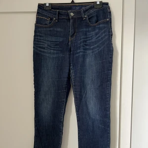 Levis jeans - Står ej storlek men passar mig i storlek 36/38