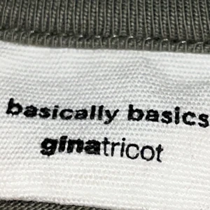 Grön T-shirt  - En vanlig grön ovetsize T-shirt dom är i ett perfekt skick. 