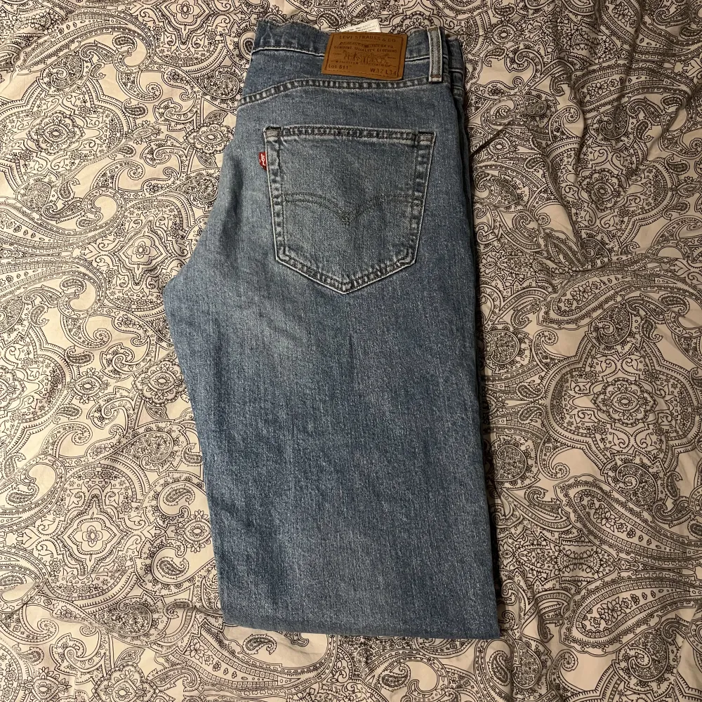 Säljer ett par nästan helt oanvända Levis jeans i modellen 511. Storleken är W32 L34. Säljer pga för små  Nypris 1099kr Säljer för 500kr frakt ingår ej. Jeans & Byxor.