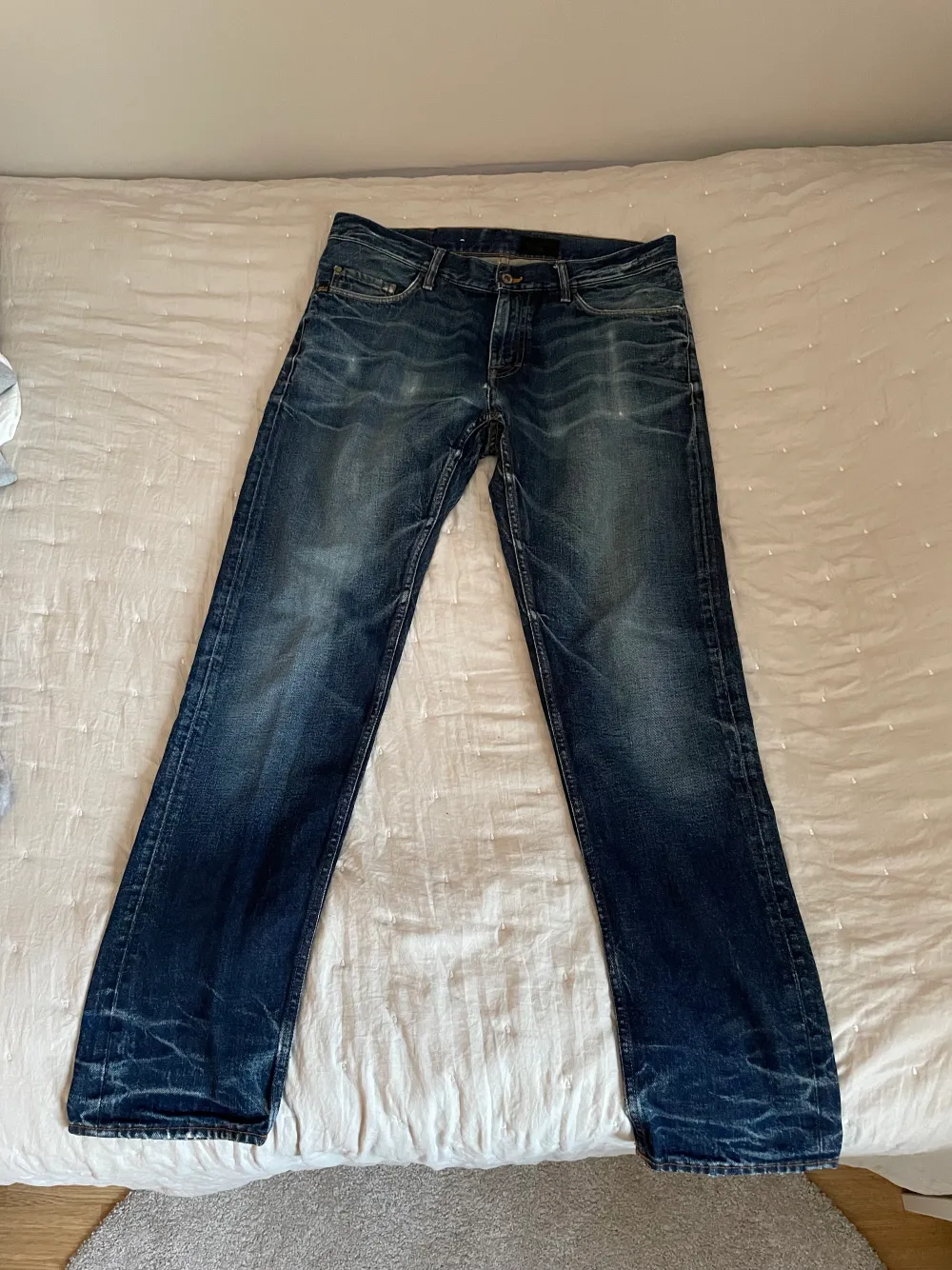 Riktigt snygga o gryma jeans från tiger of sweden med riktigt snygg tvätt. Normal/modern passform som får din stil att se finare och dyrare ut. Ett par jeans från tiger är ett måste. Storlek 32/32 / Max. Jeans & Byxor.