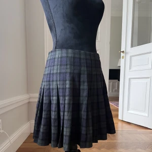 RUTIG KJOL - Jättefin rutig kjol från brandy! Fin kvalitet men den är lite nopprig.