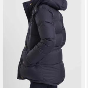 Boomerang jacka  - Säljer min mörkblåa fina boomerang jacka i modellen Alexandra i storlek xs. Den är nästan aldrig använd. Nypris 6000kr. Säljer då jackan är för liten för mig. 