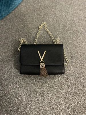 Väska valentino  - Köpt på zalando. Använd ett fåtal gånger