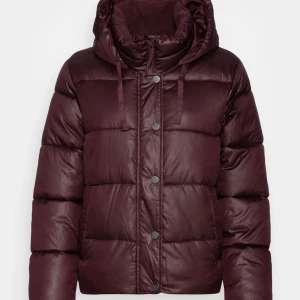 Vinterjacka - Nyskick då jag bara använde den fåtal gånger förra vintern!💞 Nypris-979 Mitt pris-450. Köp direkt 560! Den är en xxs men sitter som en xs/s skulle jag säga