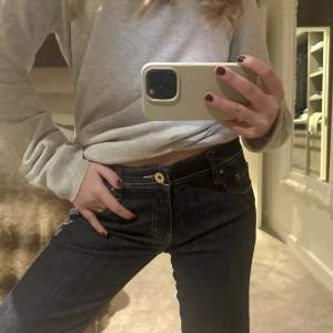 Coola jeans med rak model (inte skinny). Aldrig använda, från Esprit. 💕💋
