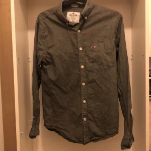 Hollister skjorta - Hollister skjorta i fint skick. Kom privat för frågor eller funderingar