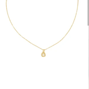 Le petite halsband Muli Collection  - Jättefint halsband från Muli Collection, använd 2-3 ggr så i nyskick. Perfekta julklappen tillsammans med matchande örhängen jag också säljer! Box ingår då 🤍