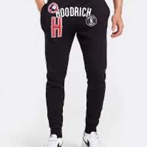 Hoodrich byxor - Köpta för 700kr men säljer den för 450kr plus frakt alltså 80kr. Bra stick, byxorna är helt nya testade en gång men sitter inte så fint på mig.