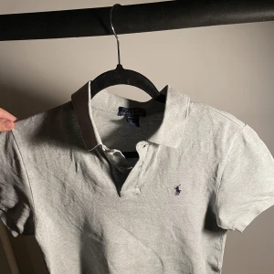 Ralph lauren piké - Säljer nu denna snygga piké från märket Ralph lauren. Pikén är i mycket bra skick. Bara att skriva vid frågor. 