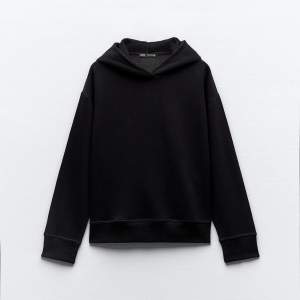 Säljer två stycken svarta hoodies från Zara, en i storlek S och en i M❤️
