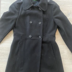 Benetton damjacka 38 - Klassisk ullkappa från Benetton