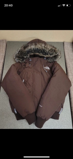 The North Face Dunjacka - Otrolig The North Face Vinterjacka i dun. Verkligen en drömjacka men tyvärr för liten. Storlek S Femmes. 