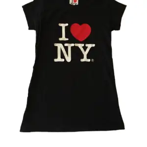 Säljer denna jätte fina I ❤️ NY tröjan som är köpt här på Plick! Lånade bilder 