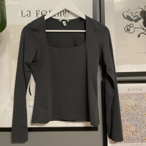 Fin tröja från h&m - Säljer nu en fin grå tröja från Hm i st S. 50kr+frakt 