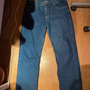 Goa jeans från dr denim. Säljer pga fel storlek. Knappt använda och är i princip i nyskick. Nypris låg på ungefär 600/700 kr om jag minns rätt. Tveka inte med frågor!