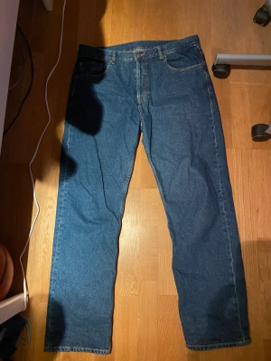 Jeans - Goa jeans från dr denim. Säljer pga fel storlek. Knappt använda och är i princip i nyskick. Nypris låg på ungefär 600/700 kr om jag minns rätt. Tveka inte med frågor!