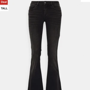Low boot jeans från only ❤️ - Helt nya men lappen är inte kvar. Säljer då de är för långa för mig ( är 170 )❤️ . Helg slutsålda!!