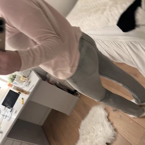 Jeans - Säljer dessa straightleg Jens då de ej kommer till användning, inga defekter💓