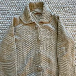 Kofta - En jättefin kofta från See by Chloé. Väldigt fint skick.