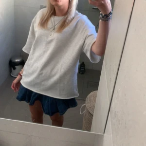 Trekvartsärmad tröja - Så snygg grå tröja från zara! 