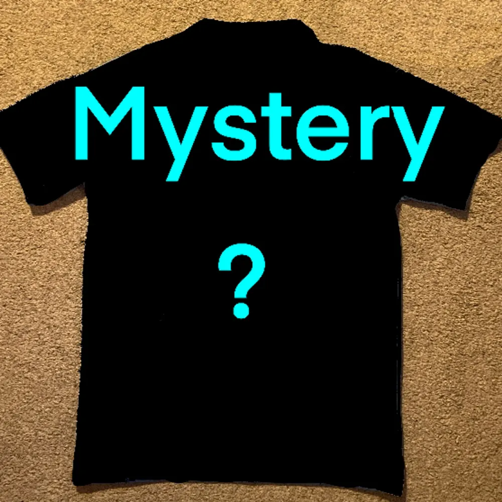 Du får en mystery fotbollströja. Kan vara från vilket lag som helst. Alla tröjor är 10/10 skick, oanvända. Om du har frågor är det bara att ställa dem. . T-shirts.