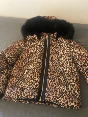 Vinterjacka barn - Jack till barn som är köpt på Zalando. Är som ny. Mycket lite använd. 