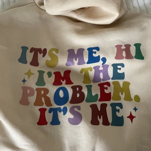 Taylor Swift hoodie  - Tyvvär inte kommit till användning så är i perfekt skick. Köptes för 186kr i storleken S. Lyric är på baksidan av hoodien 