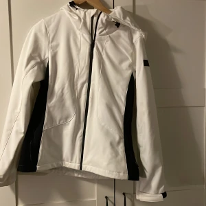 Skidjacka  - Skidjacka från lager 157 stl S  Nypris 500kr 
