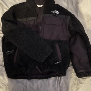 The North Face fleece jacka - I storlek S, men är baggy