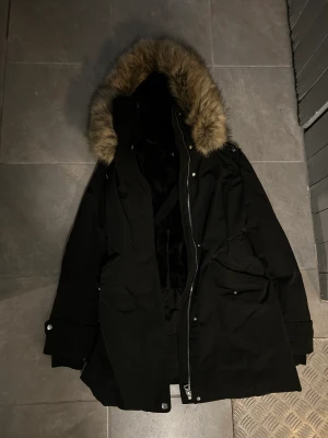 Vinterjacka  - Superfin och gosig vinterjacka från zara 