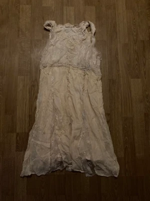 Klänning - Klänning storlek 40