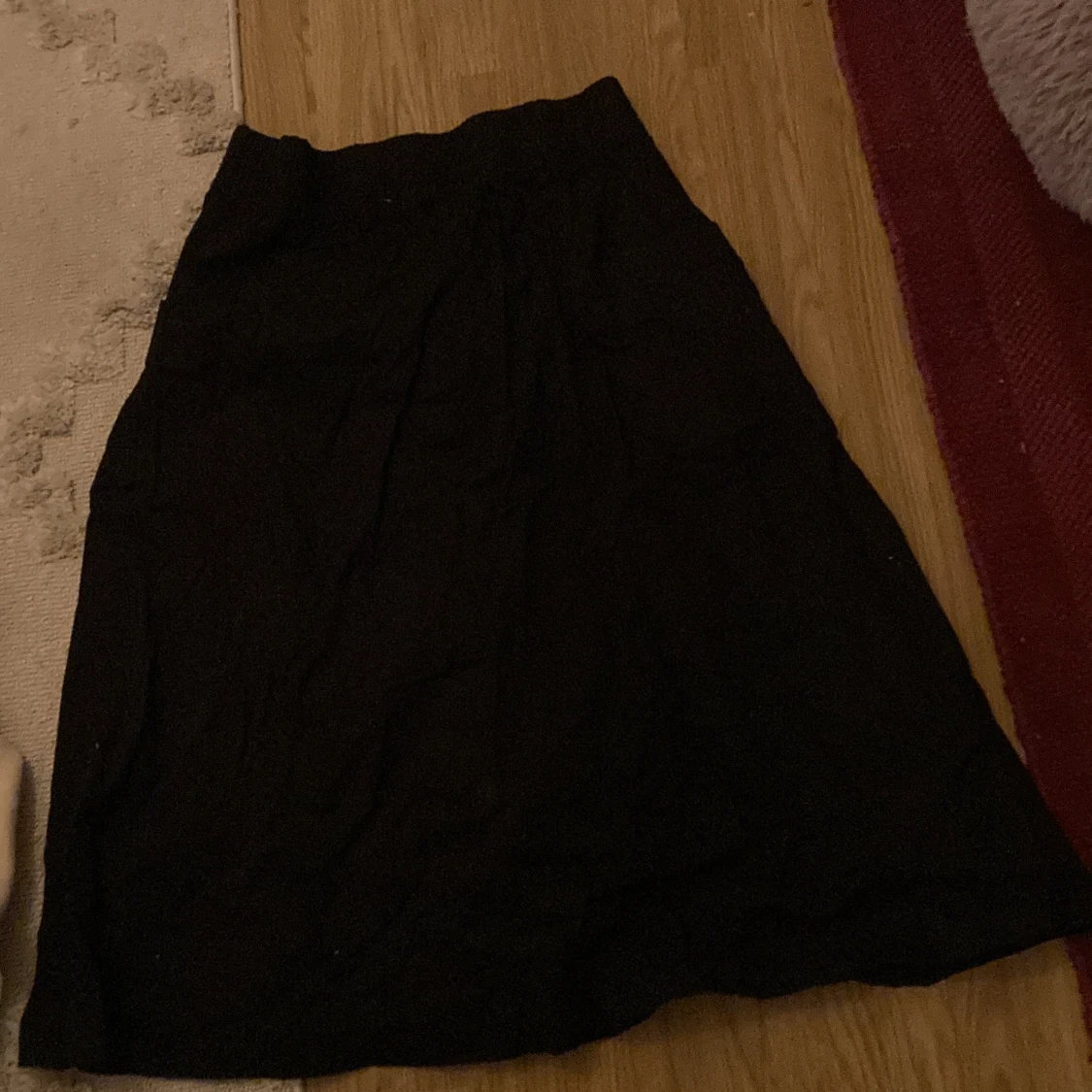 Säljer denna lång kjol från monki - 90