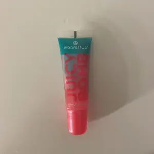 Säljer ett oanvänt lipgloss ”juicy bomb” i vattenmelon! Väldigt fint läppglans💞