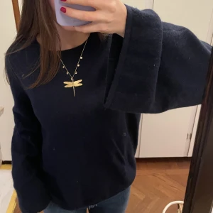 Kashmir tröja - Skönaste tröjan från Soft Goat med vida ärmar🤩 inte nopprig! Nypris är ca 2 900kr. Kan tänka mig att gå ner i pris vid snabb affär!