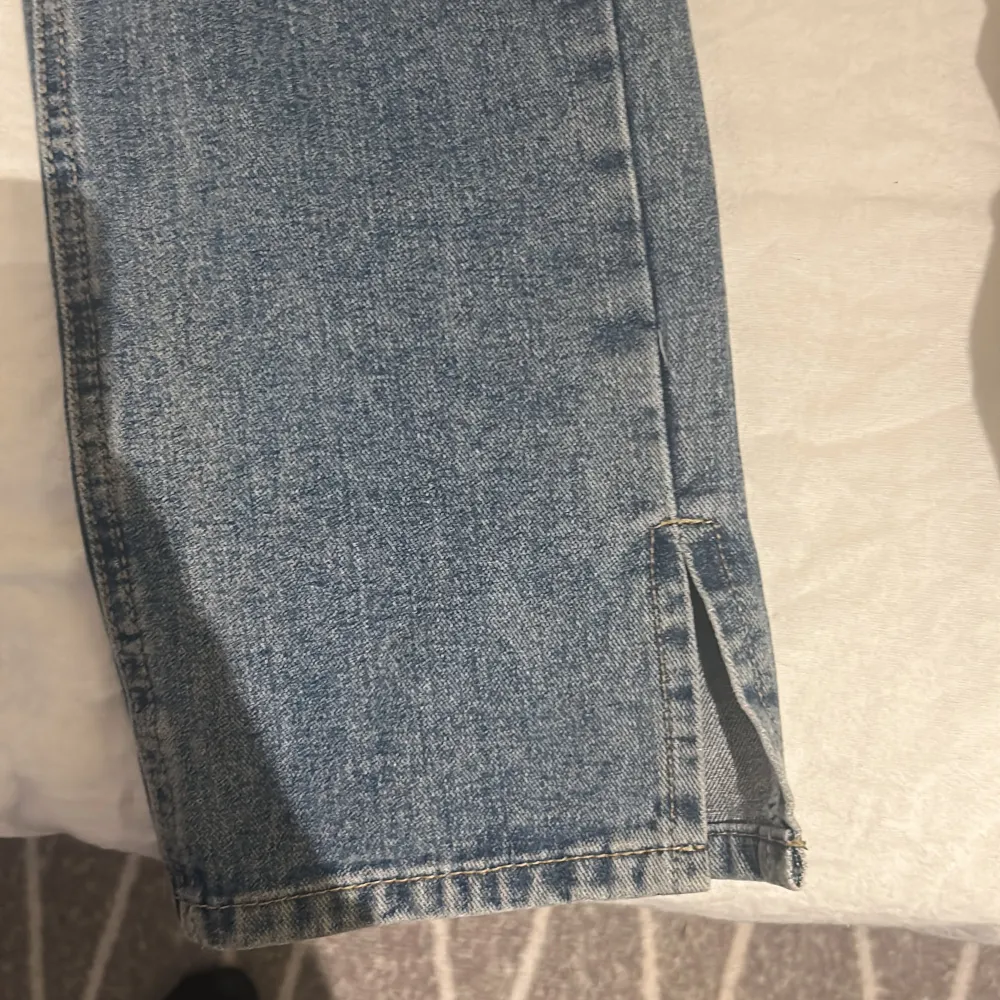 Köpte dessa från Plick precis. För små i midjan, dem är i bra skick inget som är sönder eller fläckigt. S, men små i storleken, skulle säga XS (då jag i vanliga fall är S). Jeans & Byxor.