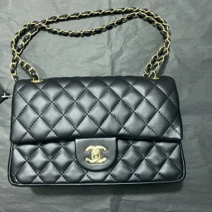 CC väska  - Mycket fin çhanel väska, helt ny! 